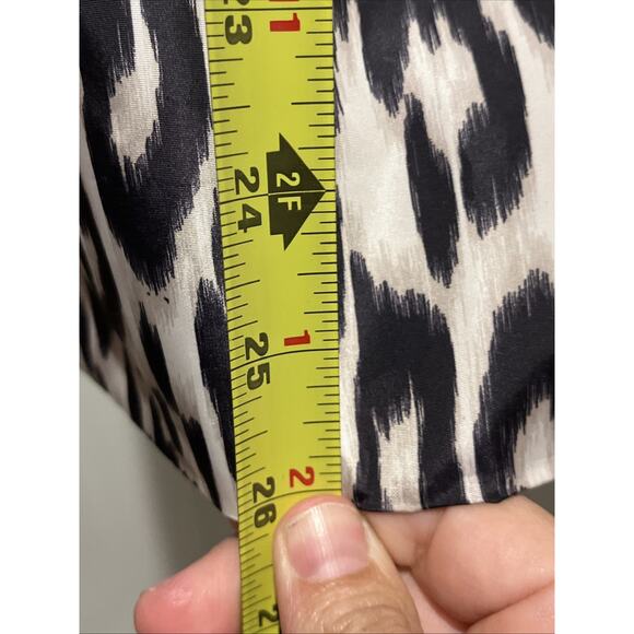 Women's Weekends by CHICOS Vest Size 2 (US Sz L) Leopard Print Black & White. - Picture 8 of 8